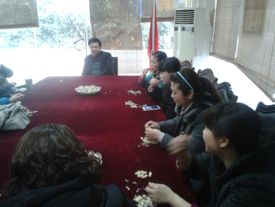 公司各站分別舉行“三、八”婦女節慶?；顒? /> <span id=